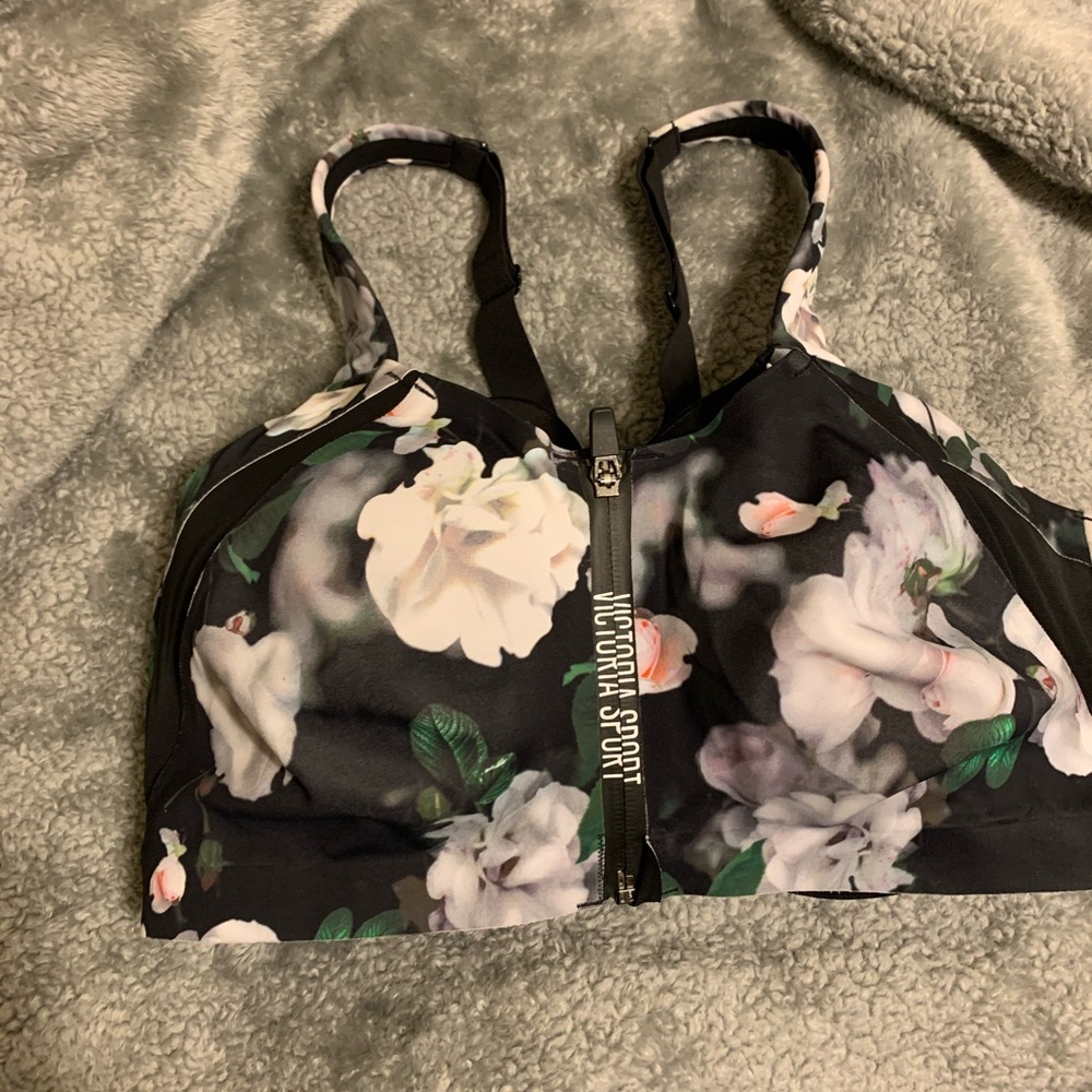 Victoria’s Secret Incredible Knockout Sports bra